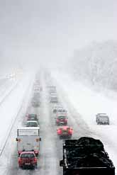 Det var svårt att ta sig fram på vägarna i Göteborgstrakten på grund av snön. Foto: Björn Larsson Rosvall/PrB