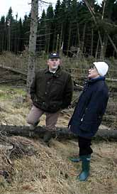 Jordbruksminister Ann-Christin Nykvist på besök i Västergötland som att se skadorna av stormen. Foto: Johan Främst/PrB