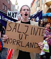 I Östersund demonstrerade människor mot NATO-mötet. Foto: Sven-Erik Sjöberg/PrB.