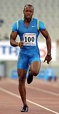 Asafa Powell satte nytt världsrekord. Foto: Thanassis Stavrakis/PrB
