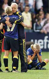 Svenskorna deppar efter förlusten mot Norge. Foto: Martyn Harrison/PrB