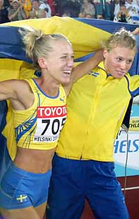 Kajsa Bergqvist och Emma Green jublar efter sina medaljer i höjdhopp. Foto: Martin Meissner/PrB
