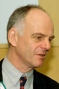 David Nabarro varnar för att fågelinfluensa kan smitta människor i hela världen. Foto: Pressens Bild