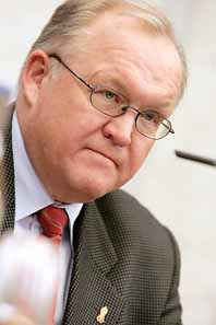 Statsminister Göran Persson ber om ursäkt för att regeringen inte skötte sitt jobb efter tsunamin. Foto: Pressens Bild