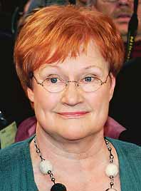 Tarja Halonen får en ny chans att bli president om två veckor. Hon fick nästan hälften av rösterna i söndagens första val. Foto: Martti Kainulainen