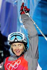 Sara Kjellin var nära att ta Sveriges första medalj i Turin-OS. Hon blev fyra i puckelpist. Foto: Fabrice Coffrini/Pressens Bild