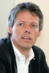 Ministern Jens Orback tycker att alla i Sverige ska ha samma lagar. Foto: Bertil Ericson/Pressens Bild