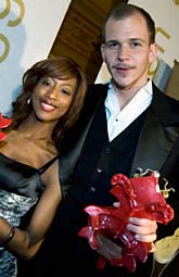 Gustav Skarsgård och Haddy Jallow fick priser på filmgalan. Foto: Claudio Bresciani/Scanpix
