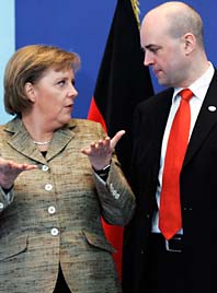 Tysklands ledare Angela Merkel tillsammans med Fredrik Reinfeldt. Foto: Yves  Logghe/AP/Scanpix