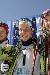 Charlotte Kalla på prispallen i VM. Foto:Primoz Lobric/ Scanpix