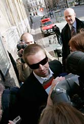 Folkpartisten Per Jodenius på väg till rättegången. Foto: Bertil Ericson/Scanpix