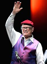 Povel Ramel på ett uppträdande i mars förra året. Foto: Claudio Bresciani/Scanpix