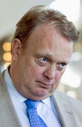 Mikael Odenberg slutar sitt jobb som försvarsminister. Han kommer inte överens med de andra ministrarna. Foto: Henrik Montgomery/Scanpix
