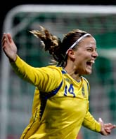 Sveriges Jessica Landström jublar efter 1-0 målet mot Danmark. Foto: Ponus Lundahl/Scanpix