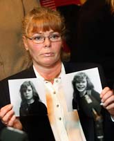 Eva Bengtsson är en av de kvinnor som vill ha pengar från staten. Hon tvingades sälja sex när hon bara var fjorton år. Foto: Jonas Ekströmmer/Scanpix