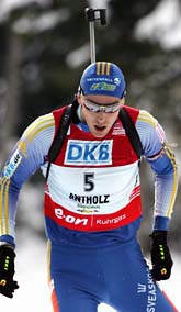 Björn Ferry med full fart i skidspåret. Foto: Franco Debernardi/AP/Scanpix