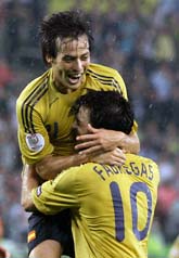 Spaniens spelare David Silva var glad när Spanien vann mot Ryssland.  Foto: Sergey Ponomarev/Scanpix