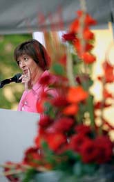 Socialdemokraternas ledare Mona Sahlin talar i Almedalen på Gotland. Foto: Janerik Henriksson/Scanpix