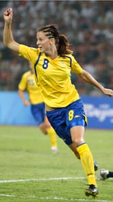 Lotta Schelin gjorde två mål när Sverige vann mot Kanada. Foto: Luca Bruno/Scanpix