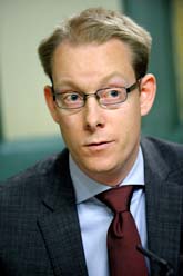 Migrationsminister Tobias Billström är med i gruppen som vill ha de hårdare reglerna. Foto: Janerik Henriksson/Scanpix.