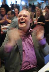 Piratpartiets ledare Rick Falkvinge jublade när valresultatet kom. Foto: Fredrik Persson/Scanpix