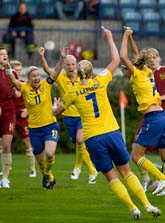 Kanonstart i EM. Charlotte Rohlin gör mål redan efter fyra minuter. Foto: Roni Lehti/Scanpix