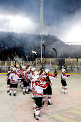 Frölunda tackade rekordpubliken efter matchen. Foto: Adam Ihse/Scanpix