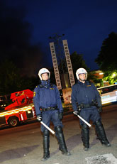 Poliser i Rinkeby. Foto: Fredrik Persson/Scanpix