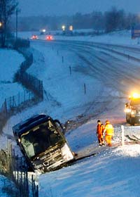 En buss välte nära Mjölby på tisdagen. Foto: Stefan Jerrevång/Scanpix