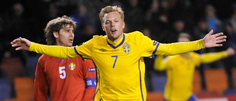 Sebastian Larsson jublar efter sitt mål mot Moldavien. Foto: Fredrik Sandberg/Scanpix