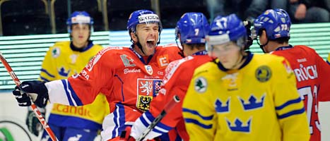 Petr Nedved jublar efter ett av sina mål mot SVerige. Foto: Håkan Nordström/Scanpix