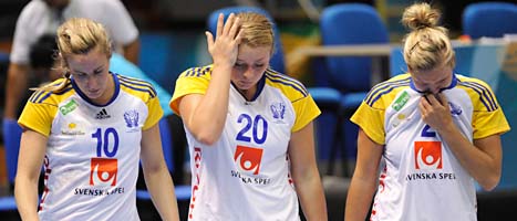 Svenskorna deppar efter förlusten mot Frankrike. FOTO: Leif R Jansson/SCANPIX