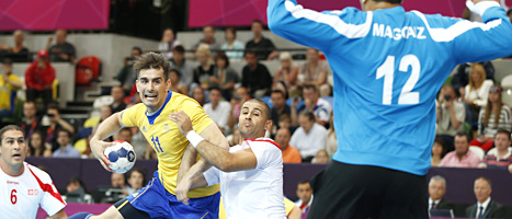 Dalibor Doder i matchen mot Tunisien. Sveriges handbollsherrar var en av få svenska glädjeämnen under OS-turneringens första helg. FOTO: Vadim Ghirda/SCANPIX