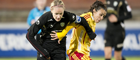 Stina Segerström i Göteborg i kamp med Marta i Tyresö. Foto:
Björn Larsson Rosvall/Scanpix.