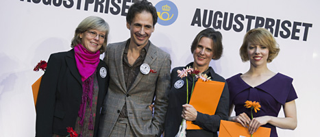 David Lagercrantz tillsammans med några andra av dem som tävlar om Augustpriset i fackboks-gruppen. Foto: Alessandro Trovati/Scanpix.