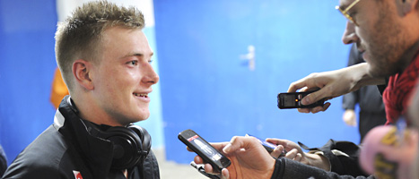 John Guidetti pratar med journalister efter en match. Foto: Fredrik Sandberg/Scanpix.