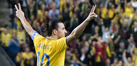 Zlatan Ibrahimovic jublar över ett av sina fyra mål i matchen mot England. Foto: Claudio Bresciani/Scanpix.