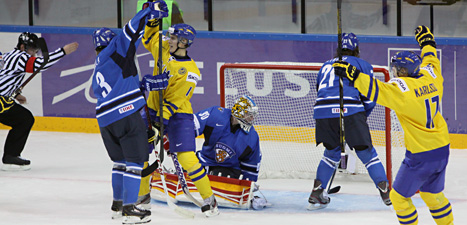 Sveriges juniorer vann matchen mot Finland. Foto: Maxim Andreev/Scanpix.