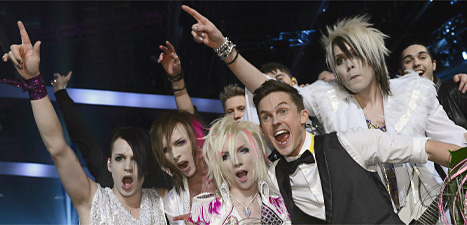 Vinnarna Yohio och David Lindgren firar att de gick vidare till final i melodifestivalen. Foto: Claudio Bresciani/Scanpix.