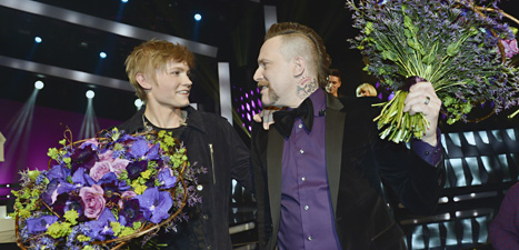 Ulrik Munther och Ralf Gyllenhammar firar segern. Foto: Jonas ekströmer7Scanpix.