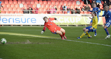 Lotta Schelin gjorde båda målen i matchen mot Island.Foto:Mikael Fritzon/Scanpix.