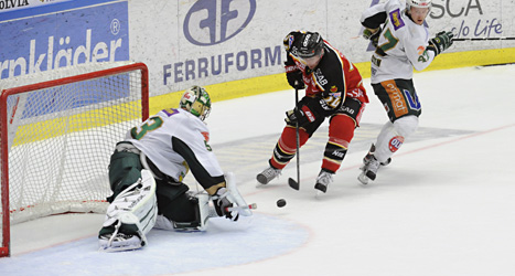 Luleås Cam Abbot på väg mot mål i matchen mot Färjestad.
Foto: Bror Persson/Scanpix.