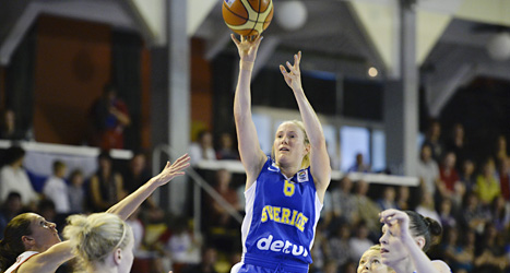 Frida Eldebrink skjuter i matchen mot Ryssland. Foto: Francisco Leong/Scanpix.