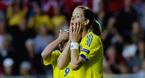 Lotta Schelin deppar efter den missade straffen. Foto: Adam Ihse/Scanpix.