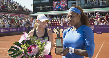 Serena Williams och Johanna Larsson efter finalmatchen i Båstad. Foto: Björn Larsson Rosvall/Scanpix.