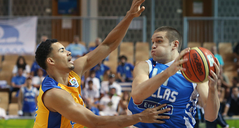 Sveriges basketlag var chanslöst mot Grekland i EM.
Foto: Thanassis Stavrakis/Scanpix.
