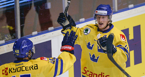 Svenska spelare jublar efter mål mot Tjeckien. Foto: Janerik Henriksson/TT.