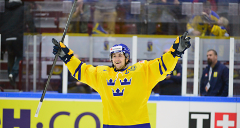 Filip Forsberg firar Sveriges seger mot Ryssland i junior-VM.
Foto: Ludvig Thunman/TT.