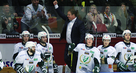 Färjestads spelare jublar efter segern mot Brynäs. Foto: Mats Östrand/TT
