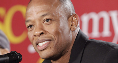 Dr Dre är den musikartist som tjänat mest pengar. Foto: Damian Dovarganes/TT.